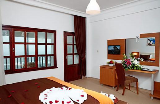 Legend Hotel Riva Exterior photo